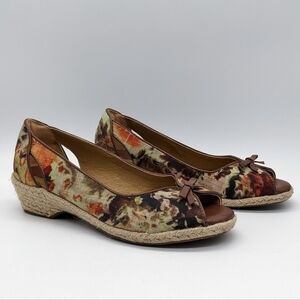 Sofft Sofftspots brown & tan floral wedge heel slip on 6